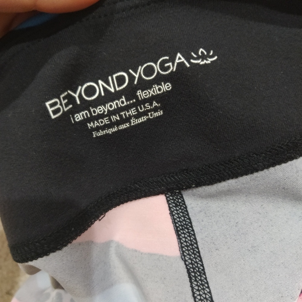 ‼️SALE‼️Beyond Yoga multi color print leggings - Picture 7 of 8